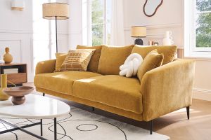 Divano design 3 posti in tessuto effetto velluto giallo curry e metallo nero JERRY