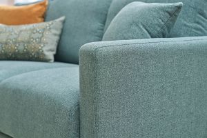 Canapé 3 places en tissu vert de gris et bois clair MUNIK