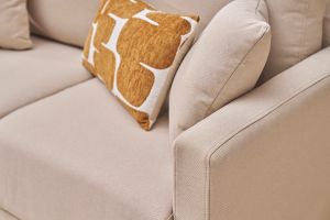 Canapé 2 places en tissu beige et bois clair MUNIK