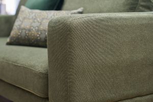 Divano design 3 posti in tessuto ciniglia verde kaki e metallo nero LENNON