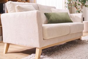 Canapé scandinave déhoussable 2 places en tissu velours côtelé beige et bois clair OSLO