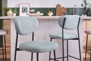 Tabourets de bar fixes en tissu effet velours texturé vert céladon H65 cm (lot de 2) BREKA