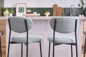 Tabourets de bar fixes en tissu effet velours texturé vert céladon H65 cm (lot de 2) BREKA