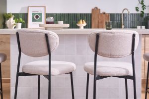 Tabourets de bar fixes en tissu effet velours texturé beige H65 cm (lot de 2) BREKA