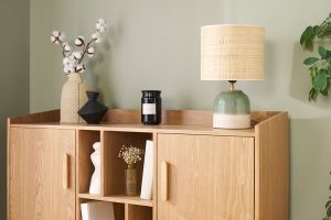 Lampe à poser verte en céramique et abat-jour en rabane H35 cm PIEGA