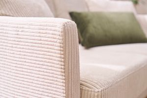 Canapé scandinave déhoussable 2 places en tissu velours côtelé beige et bois clair OSLO