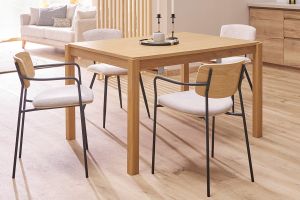 Chaises en bois clair chêne, tissu effet velours texturé beige et métal noir (lot de 2) SUSAN