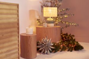 Lampe à poser verte en céramique et abat-jour en rabane H35 cm PIEGA