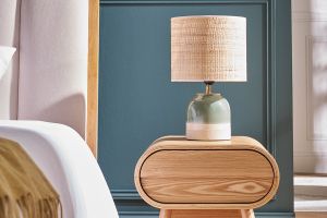 Lampe à poser verte en céramique et abat-jour en rabane H35 cm PIEGA