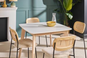 Chaises design en tissu effet velours texturé beige, métal noir et cannage rotin (lot de 2) MIRANDA