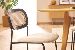 Chaises design en tissu effet velours texturé beige, métal noir et cannage rotin (lot de 2) MIRANDA