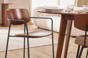 Chaises en bois foncé noyer et métal noir (lot de 2) SUSAN