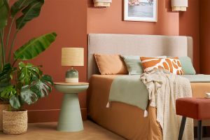 Table d'appoint ronde design avec rangement en métal vert céladon et bois manguier massif H52 cm TAM