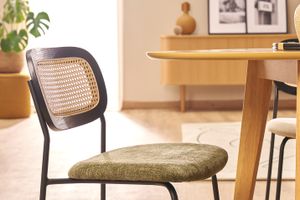 Chaises design en tissu effet velours texturé vert kaki, métal noir et cannage rotin (lot de 2) MIRANDA