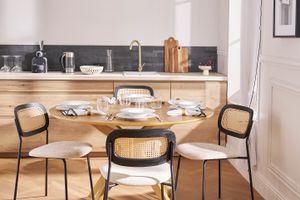 Chaises design en tissu effet velours texturé beige, métal noir et cannage rotin (lot de 2) MIRANDA