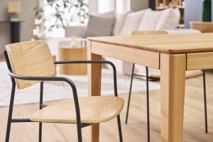 Chaises en bois clair chêne et métal noir (lot de 2) SUSAN