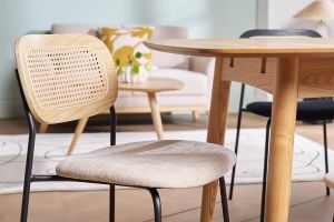 Chaises design en tissu effet velours texturé beige, métal noir et cannage rotin (lot de 2) MIRANDA