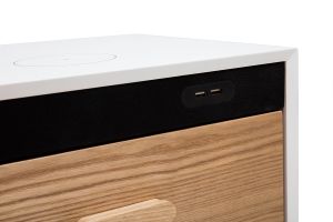 Tables de chevet connectées multimédia blanc mat et bois clair massif (lot de 2) PAVAN