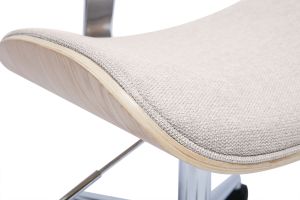 Chaise de bureau à roulettes design en tissu effet velours texturé beige, bois clair chêne et métal MALMO