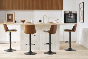 Tabouret de bar réglable blanc, bois clair et pied chromé DOA
