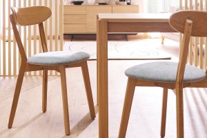 Chaises vintage en bois clair chêne et tissu effet velours vert céladon (lot de 2) DOVE