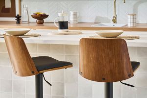 Tabouret de bar réglable noir et bois foncé DOA