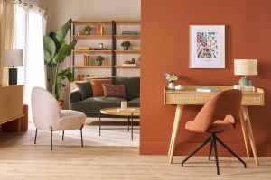 Stuhl aus rostbraunem Stoff mit texturiertem Samteffekt und schwarzem Metall 360° drehbar COSETTE