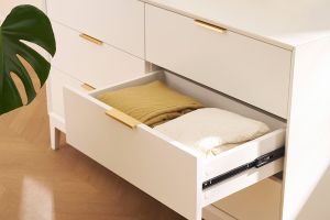 Commode blanche mat et métal doré 6 tiroirs L120 cm GIANA