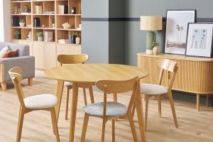 Vintage-Stühle aus hellem Holz mit Eichenfurnier und Stoff mit strukturiertem Samteffekt in Seladongrün (2er-Set) DOVE