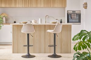 Tabourets de bar design en tissu effet velours texturé beige (lot de 2) STEEVY