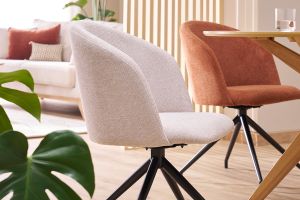 Chaise design pivotante 360° en tissu effet velours texturé beige et métal noir VANITY