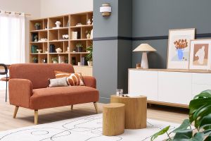 Canapé scandinave 2 places en tissu effet velours texturé terre brûlée et bois clair ISKO