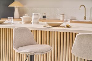 Tabourets de bar design en tissu effet velours texturé beige (lot de 2) STEEVY