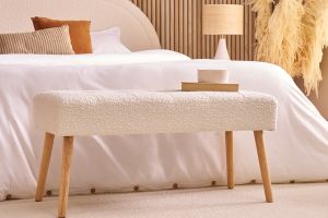 Banc scandinave capitonné en tissu effet laine bouclée blanc et bois clair L96 cm GUESTA