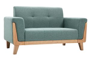 Canapé scandinave 2 places en tissu vert de gris et bois clair FJORD