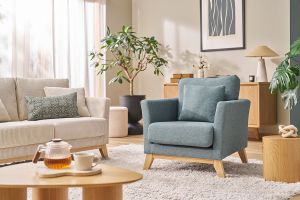 Fauteuil scandinave déhoussable en tissu vert de gris et bois clair OSLO