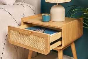 Comodini con cassetto in legno massello chiaro e motivo a intreccio in rattan (set di 2) ATHÈNE