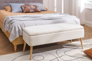 Banc coffre effet laine bouclée blanc et bois clair massif L120 cm LARS