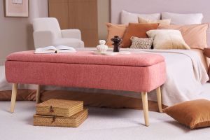 Banc coffre en tissu effet velours texturé terracotta et bois clair massif L120 cm LARS