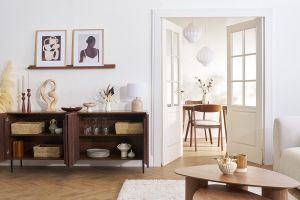 Buffet design en bois foncé chêne massif gravé et métal noir 4 portes L180 cm ARCHIPEL