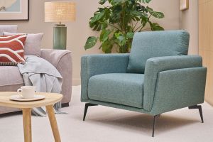 Fauteuil design en tissu vert de gris et métal noir MOSCO