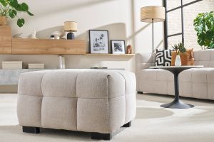 Pouf repose-pieds design en tissu effet velours texturé beige CORTO