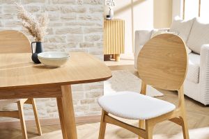 Chaises scandinaves en bois clair et tissu effet laine bouclée blanc (lot de 2) ELTON