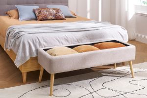 Banc coffre en tissu effet velours texturé beige et bois clair massif L120 cm LARS